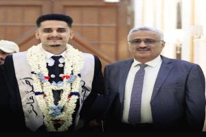 أحمد علي عامر ينال درجة البكالوريوس في إدارة الأعمال الدولية