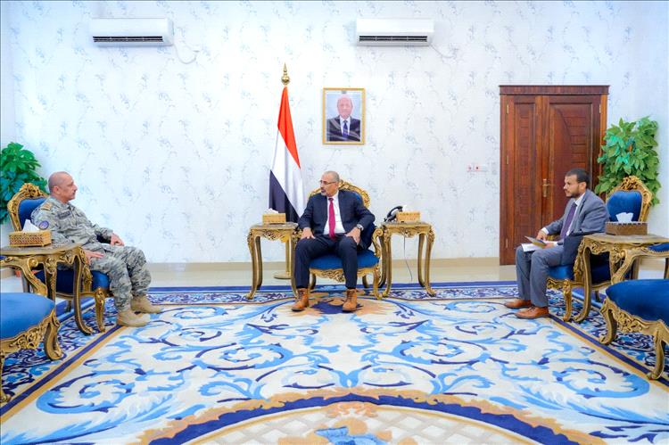 اللواء "الزُبيدي" يؤكد أهمية رفع قدرات خفر السواحل وتعزيز الأمن البحري