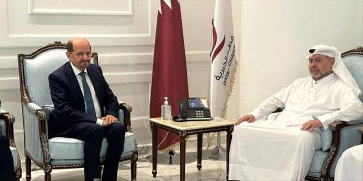 وزير الخارجية يناقش مع الرئيس التنفيذي لمؤسسة قطر دعم المشاريع الإنسانية والتنموية في اليمن