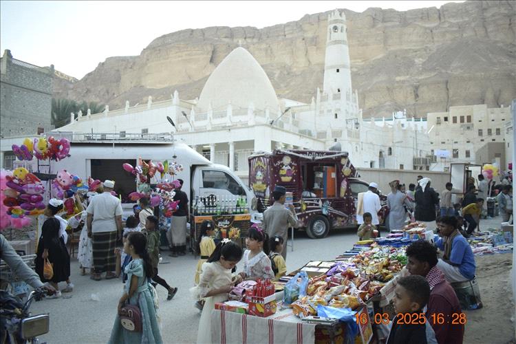 في مدينة سيئون مسجد الحبيب علي بن عبدالله السقاف ينفرد بختايم ليلة 17 رمضان