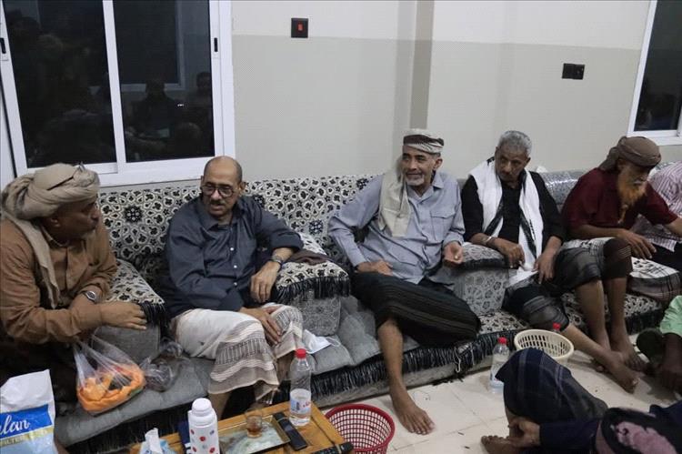 برعاية المستشار الرئاسي، منزل المجيدي بعدن يشهد صلحًا قبليًا ينهي قضية ثأر بين قبيلتين في الصبيحة