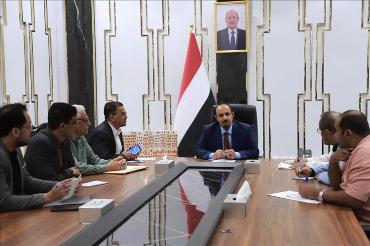 محافظ حضرموت يعقد اجتماعًا لمناقشة الاستعدادات للعيد وتحسين الخدمات الأساسية