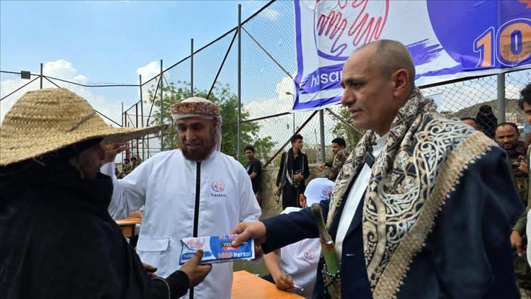وكيل أول محافظة تعز يدشن مشروع مساعدات مالية من منظمة المستقلة لعدد 1000 أسرة