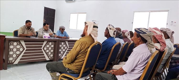 الوزير السقطري يتفقد الهيئة العامة للمصائد السمكية في سقطرى