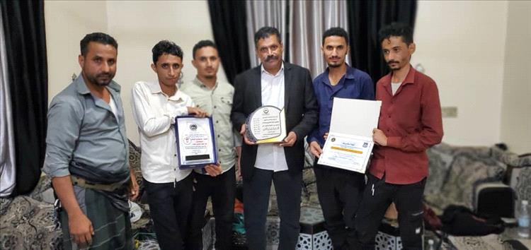 العميد عبدالعزيز الهدف يكرم فريق الفقيد صالح الصايدي لحصوله على إنجازين ثقافيين متميزين
