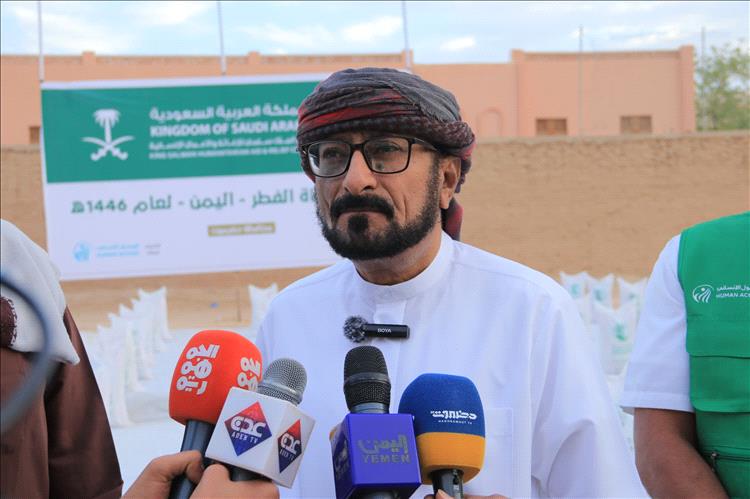 مدير عام شبام يدشن مشروع توزيع زكاة الفطر الممول من مركز الملك سلمان للإغاثة والأعمال الإنسانية بالمديرية