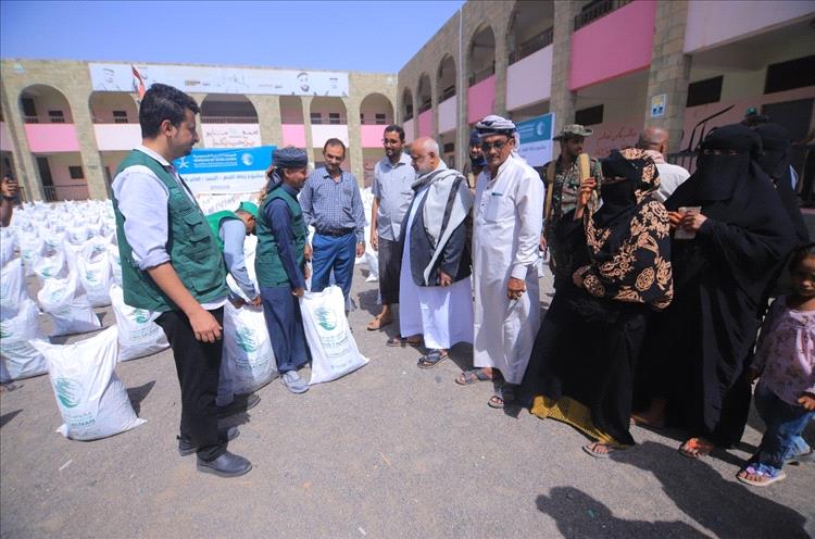 مركز الملك سلمان للإغاثة يدشن مشروع زكاة الفطر للعام 1445هـ في 4 محافظات يمنية