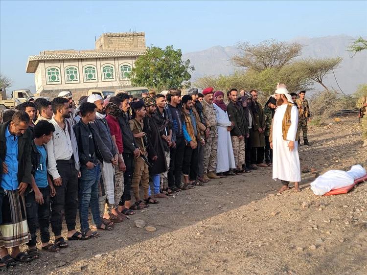 قيادة اللواء السادس دعم وإسناد تشيع الشهيد أصيل محمد إلى مثواه الأخير في حجر الضالع