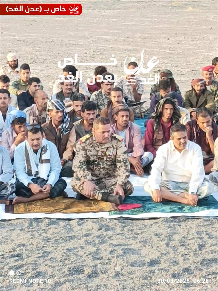 الرهوه والجعري يزوران المواقع العسكرية بعد صلاة عيد الفطر المبارك