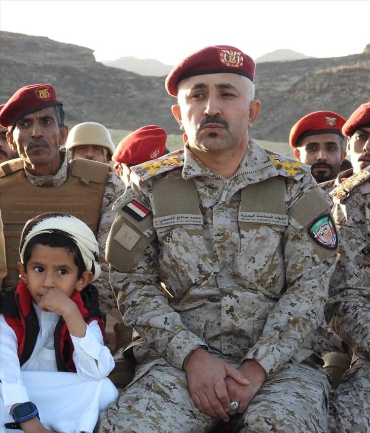 قائد محور الرزامات يؤدي صلاة عيد الفطر المبارك مع جموع المقاتلين ويهنئهم بهذه المناسبة العيدية السعيدة