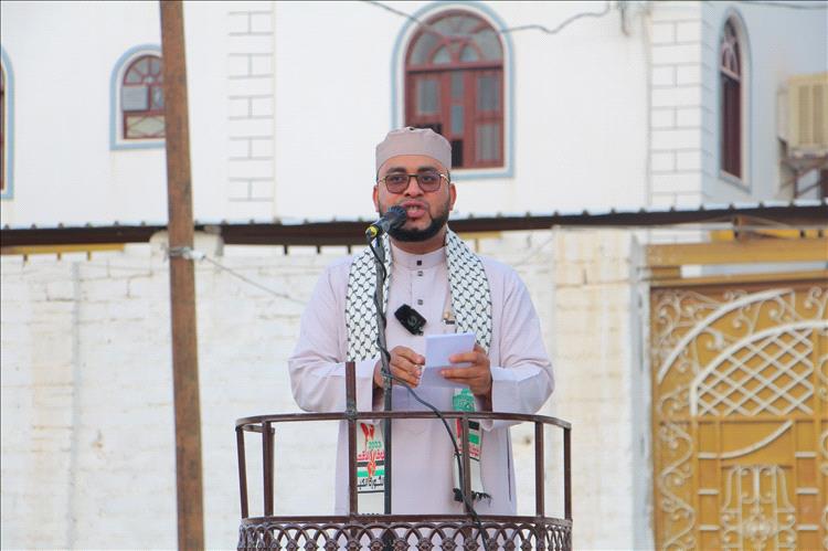 خطيب مصلى عيد الفطر في سيئون: لا سبيل لتحرير اليمن إلا بتوحيد الصف ووحدة القرار ووجود جيش وطني موحد