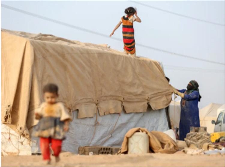 وحدة النازحين بمأرب: أكثر من 6 آلاف أسرة لجأت للمخيمات