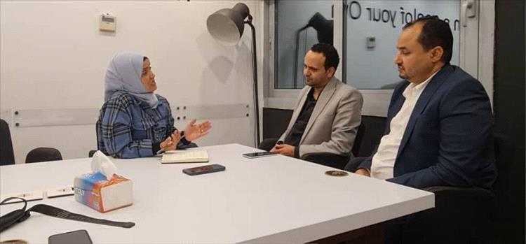 اللجنة الوطنية تنهي التحقيق في 258 انتهاكاً بحق الصحفيين وتدعو لتعزيز حرية الصحافة