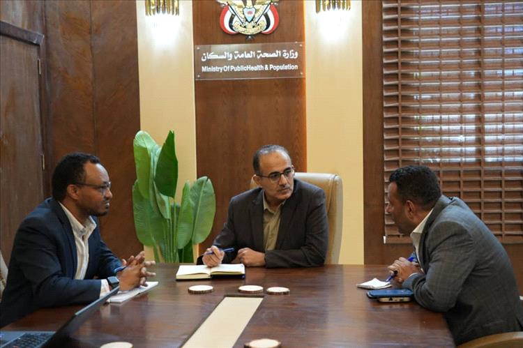 وزير الصحة يناقش مع فريق اليونيسيف تاثيرات خفظ التمويل للقطاع الصحي