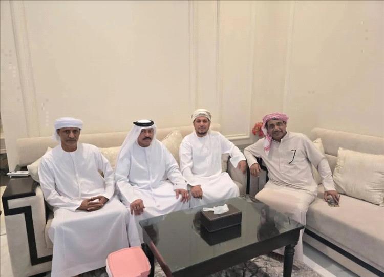 لقاء استثنائي في أبوظبي: محافظ سقطرى والسلطان بن عفرار يبحثان مستقبل الأرخبيل