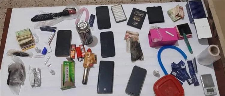 “نهاية طريق الشبو”.. ضبط مروجين داخل فندق وعزبة شبابية بالمكلا
