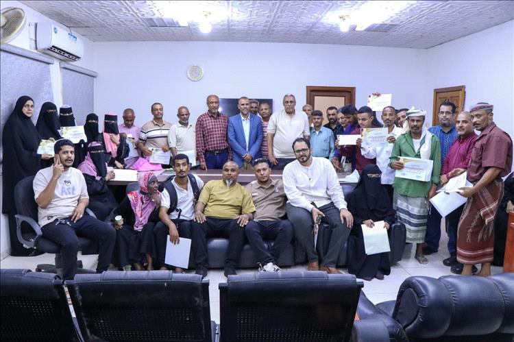 بمناسبة عيد العمال.. مؤسسة مياه عدن تكرم 49 موظفًا وموظفة تقديرًا لتفانيهم في العمل