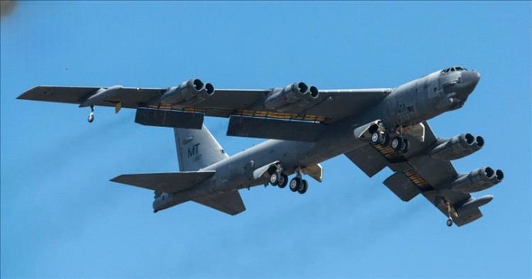 الوحوش الحديدية تعود للتحليق: قاذفات B-52 الأمريكية تهبط في المحيط الهندي وسط تصاعد التوترات العسكرية