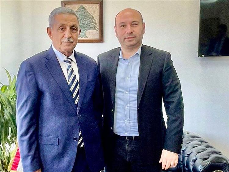 السفير الدعيس يبحث مع مسؤول لبناني مستجدات الأوضاع في اليمن