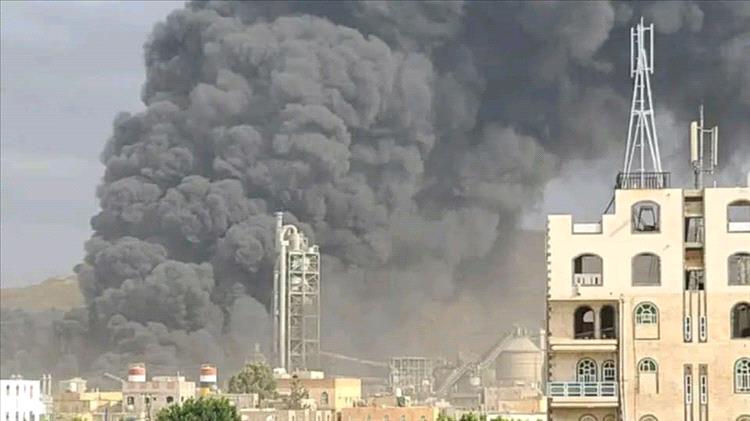 الغارات الإسرائيلية تُلحق أضرارًا كبيرة بمطار صنعاء الدولي