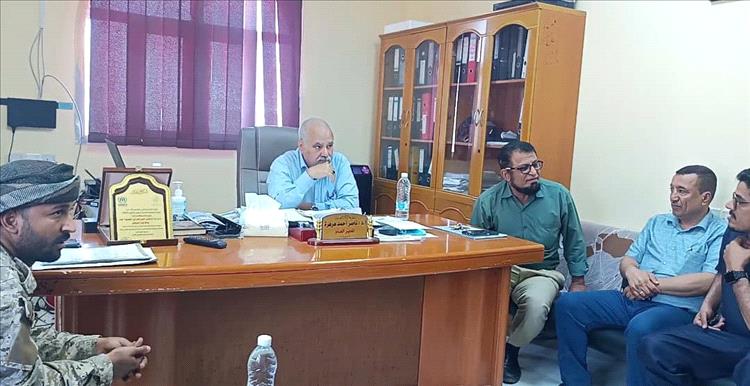 مدير عام الصحة بعدن يطلع على أوضاع مستشفى 22 مايو الجراحي ويناقش تطوير خدماتها
