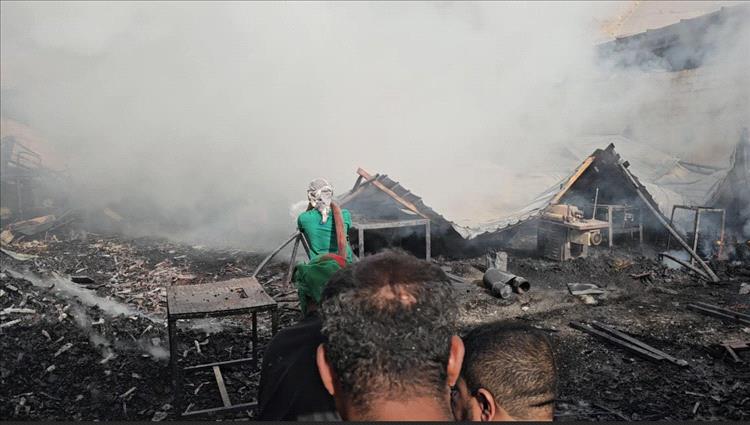 أهالي تريم يطالبون بسيارة إطفاء دائمة بعد حريق هائل التهم ثلاث ورش نجارة
