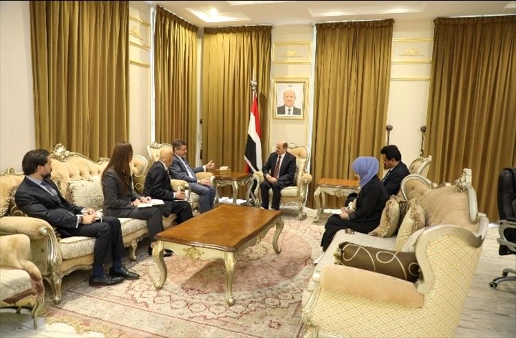 الزنداني يطالب بتعزيز التنسيق مع واشنطن في القضايا المشتركة