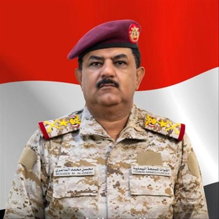 وزير الدفاع يعزي العميد جمال حسين غالب بوفاة والدته