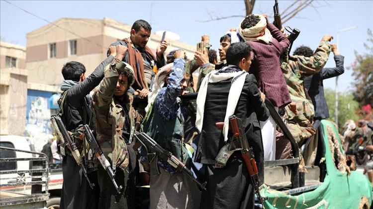 رضوخ حوثي للضغوط والضربات: الجماعة توافق على وقف استهداف السفن الإسرائيلية