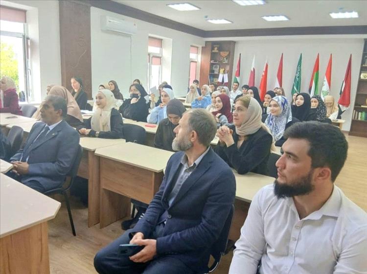 محاضرة عن السياحة البيئية في حضرموت بجامعة الشيشان ضمن فعاليات “أسبوع حضرموت” في روسيا
