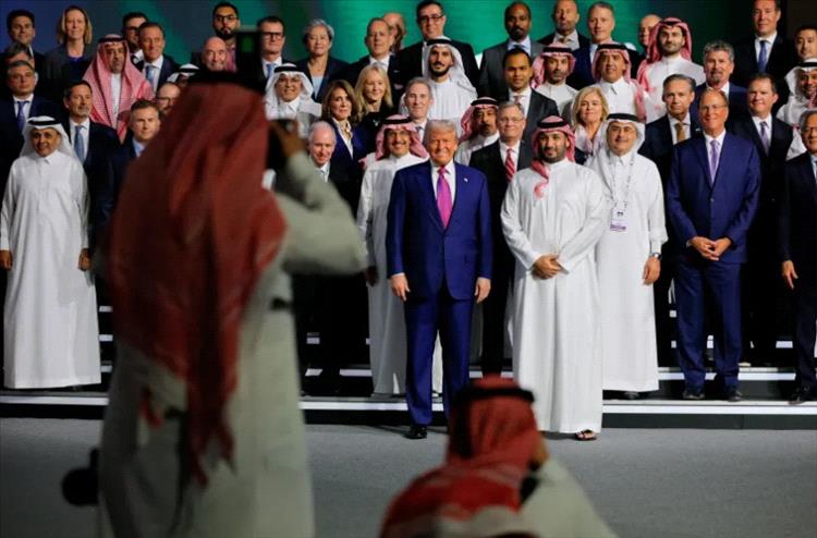 الأبهة والفخامة وعبارات المديح.. أدوات دول الخليج لاستمالة ترامب