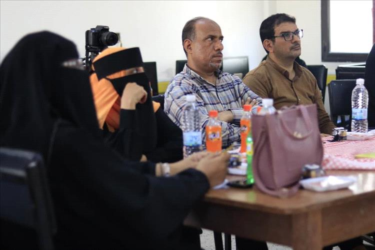 مناقشة مشروع تخرج قسم الاتصالات بالمعهدالتقني الصناعي المعلا
