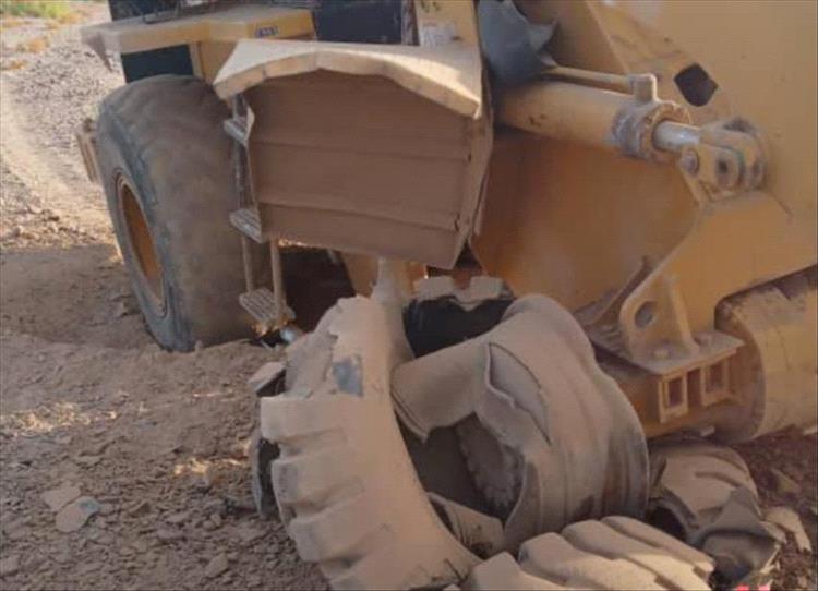 تعز.. انفجار لغم حوثي يعطّب جرافة مواطن في مديرية ذباب