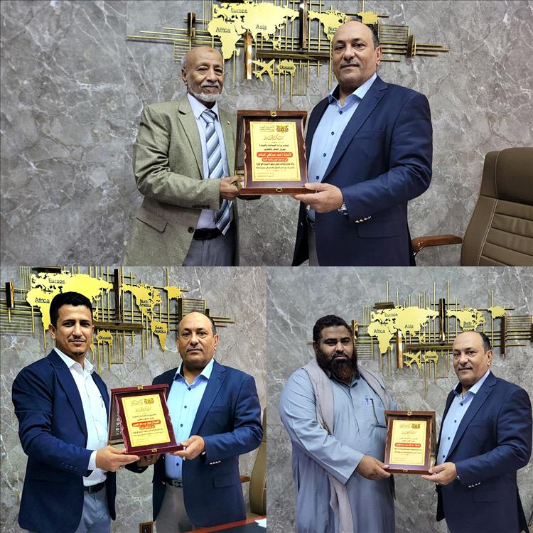 نائب وزير الصناعة يكُرم مدير عام السجل التجاري ومدير الاعلام تقديرًا لجهودهم المتميزة