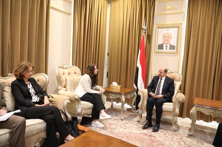 وزير الخارجية يلتقي المبعوثة النرويجية إلى اليمن