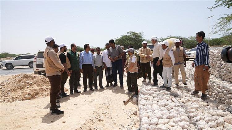 محافظ المهرة يتفقد مشروع "الجابيون" الزراعي بالغيضة ويطلع على مشروع الخط الدائري