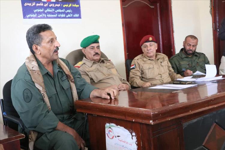 الضالع.. اجتماع عسكري رفيع يقر فتح الطريق العام بعد إعادة تأهيله