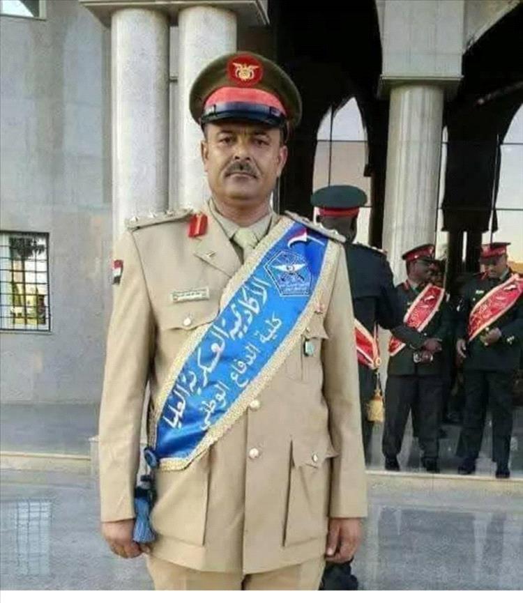 محافظ البيضاء يعزي في وفاة العميد الخضر الصبري