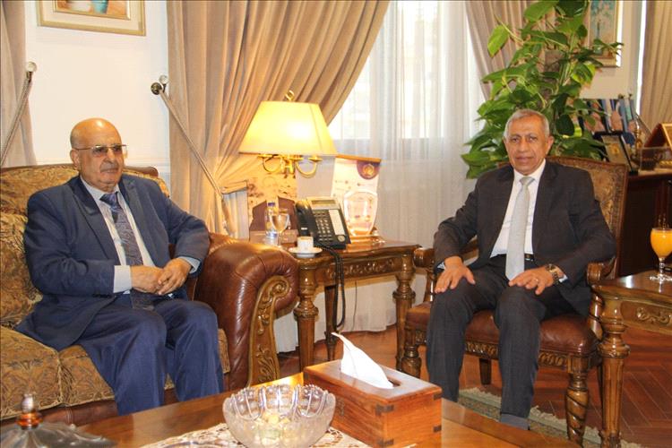 بحث تعزيز التعاون بين مندوبية اليمن بالجامعة العربية وأكاديمية مصرية