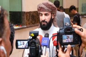 وزارة الأوقاف اليمنية تبدأ  عملية. تسليم المبالغ المستردة لحجاج بيت الله الحرام