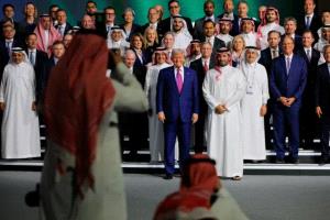 الأبهة والفخامة وعبارات المديح.. أدوات دول الخليج لاستمالة ترامب