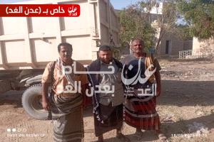 مدير صندوق النظافة والتحسين بأحور يدشّن حملة إزالة المخلفات وبعض الأشجار داخل حرم مدرسة الزهراء