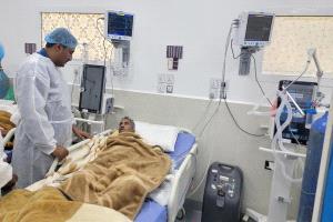 مركز أبين الإعلامي يزور الفنان "ضياء مطلق" ويوجه شكره لدائرة الخدمات الطبية بعدن