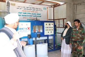 مدير شرطة الآداب ومدير أوقاف عتق في زيارة ميدانية لمؤسسة الإمداد لتفقد مشروع توزيع مياه السقيا الخيري