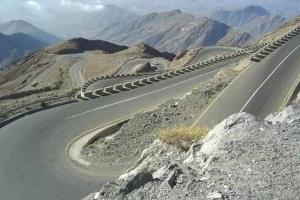 وجهاء وأكاديميو أبين يطالبون بفتح منفذ "عقبة ثرة" ويحذرون من تفاقم الغضب الشعبي بسبب التهميش