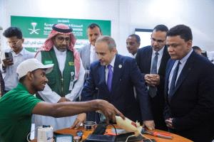وزير التعليم العالي يدشّن التطبيق المهني للدورات التدريبية لمشروع التمكين المهني في ساحل حضرموت