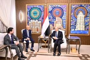 رئيس مجلس القيادة يشيد بجهود الولايات المتحدة في تنفيذ قرار حظر الاسلحة الايرانية