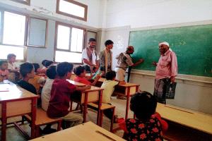 مدير مكتب التربية بالوضيع يتفقد سير عمل برنامج القراءة الإثرائية بعدد من المدارس