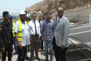 المدير العام لهيئة المصائد السمكية في البحر العربي يدشن مشروع الطاقة الشمسية لمركز الإنزال السمكي بالمشروع الرابع "مجمع التسهيلات" بخلف
