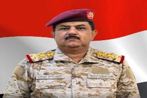 وزير الدفاع يعزي العميد جمال حسين غالب بوفاة والدته